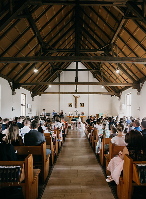 Innenraum der Erlöserkirche bei Messfeier