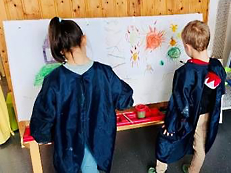 Foto Kinder beim Malen