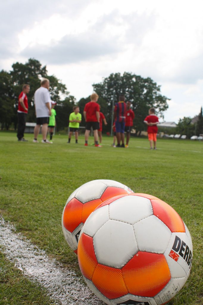 Foto Kinder beim Fußball